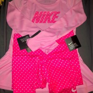 Girls Nike 2 Piece SZ 4